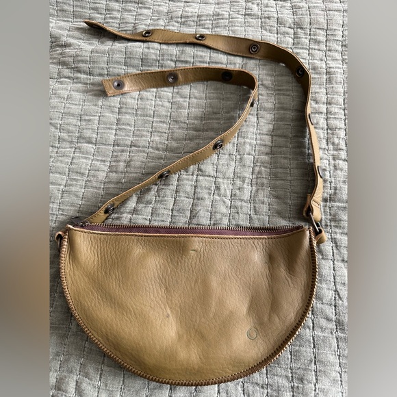 Lyons Leather Co. Green Leather Crossbody Small Bee - Picture 6 of 12